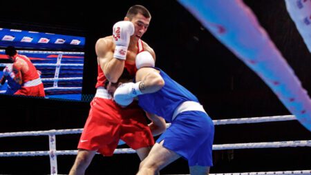 Асланбек Шымбергенов феерит на Чемпионате мира-2021 по боксу в Белграде