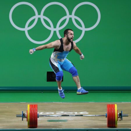 Тяжелоатлета Нижата Рахимова лишили золотой олимпийской медали: шокирующие подробности очередного допингового скандала
