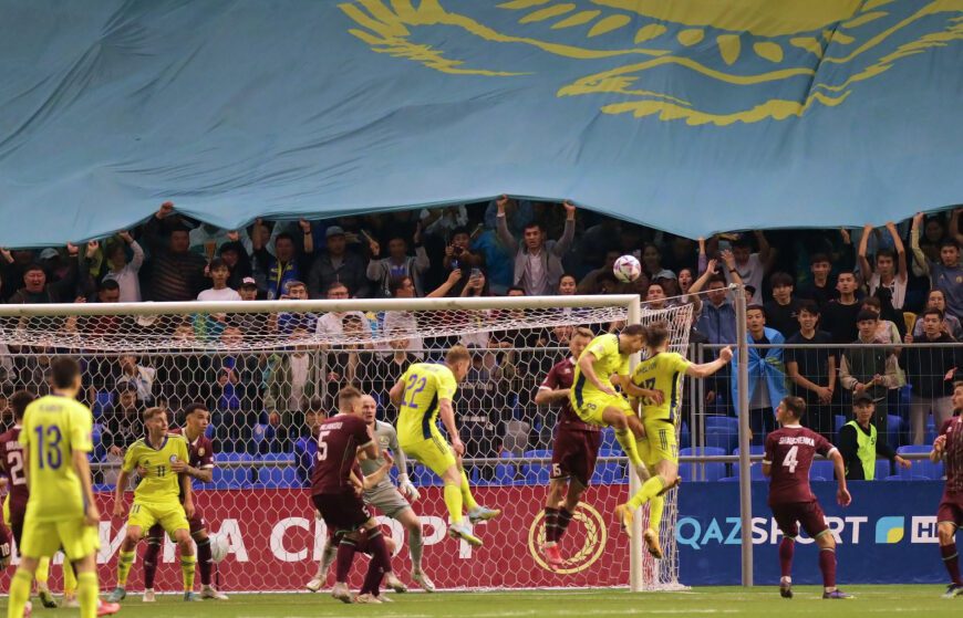 Успех сборной Казахстана обеспечил повышение рейтинга в ФИФА