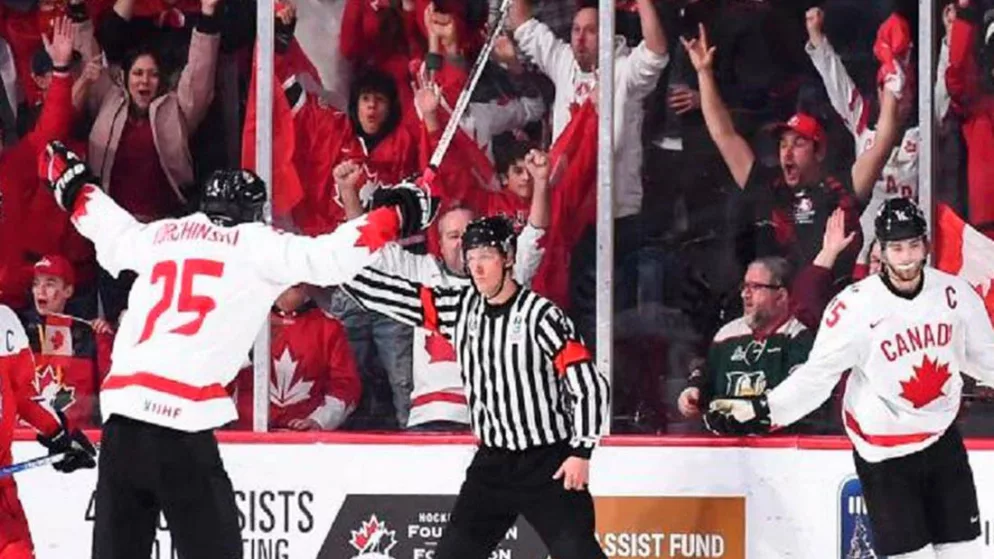 Скандальное «золото»: Канада несправедливо выиграла молодежный чемпионат мира по хоккею
