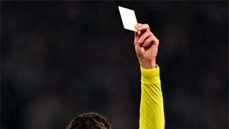 В футболе скоро будут белые карточки: революция от ФИФА